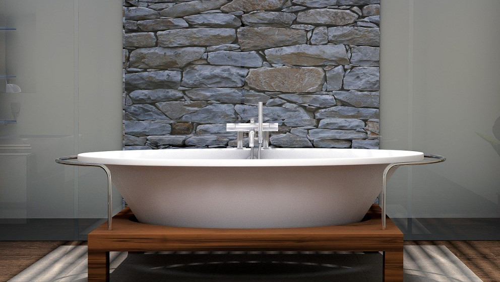Sichtmauerwerk in einem modernen Bad